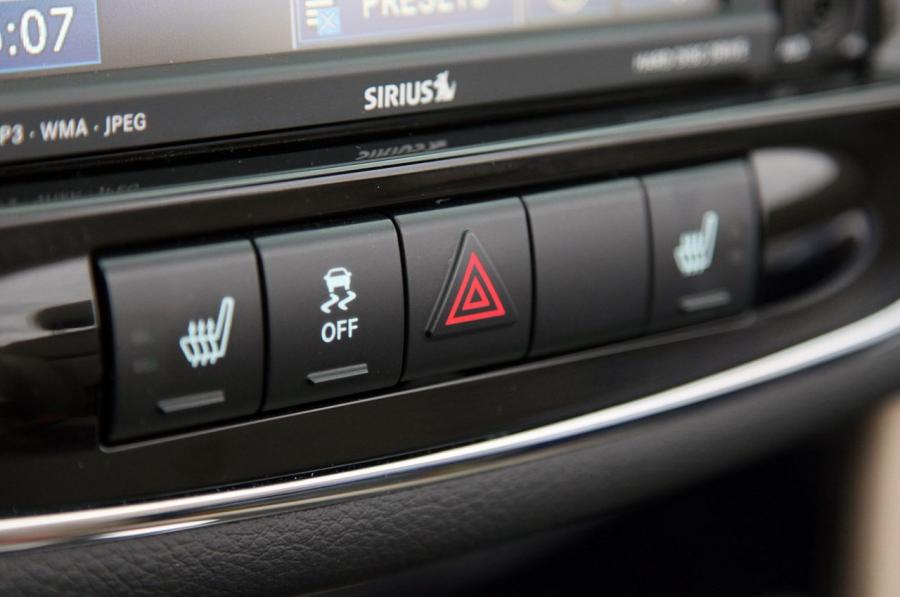  Chrysler 200 Convertible 2011 года  (фото 30 из 73)